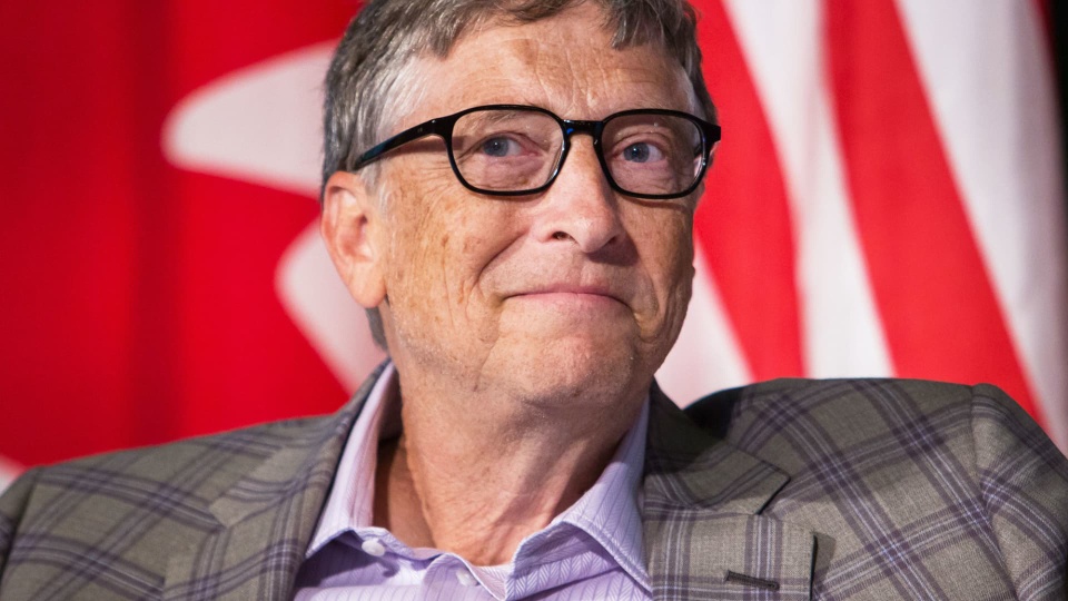 Bill Gates chia sẻ bản thân từng uống loại nước được lọc từ chất thải