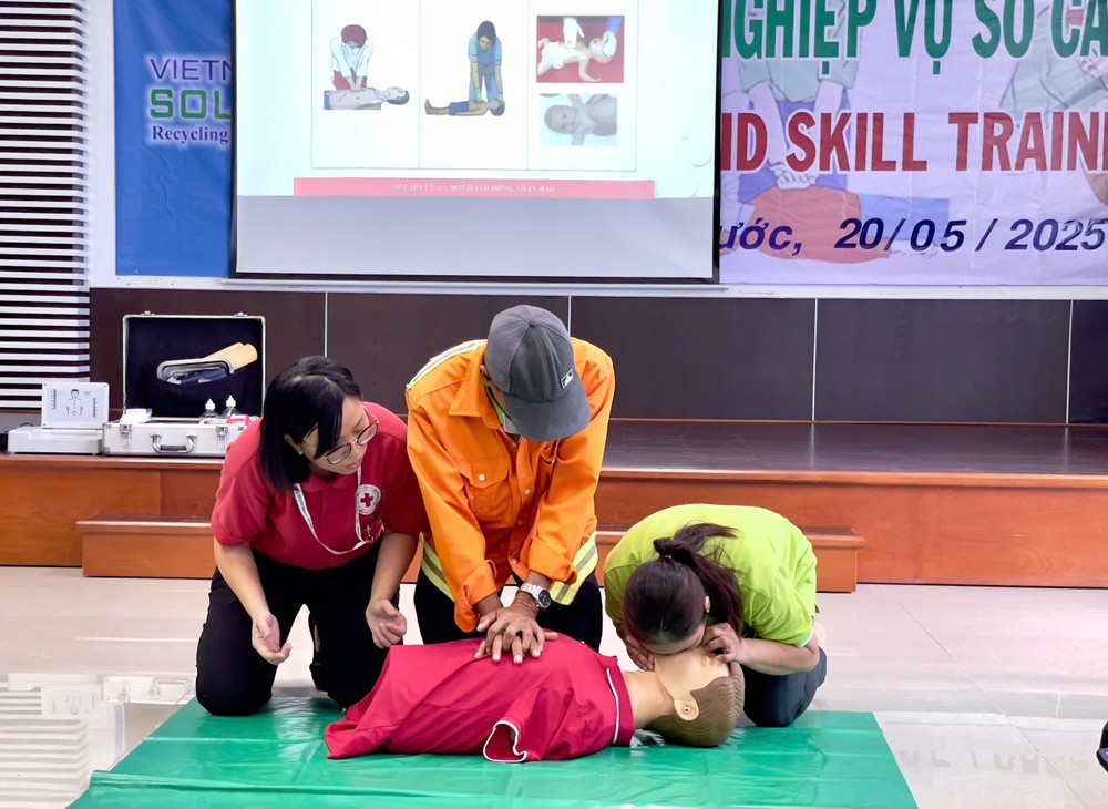 Cấp cứu tại chỗ - Kỹ năng sống còn được VWS chú trọng huấn luyện 3 z6619663103784 e06548e7642ff9341e9b101ff56190bd 3647 5748