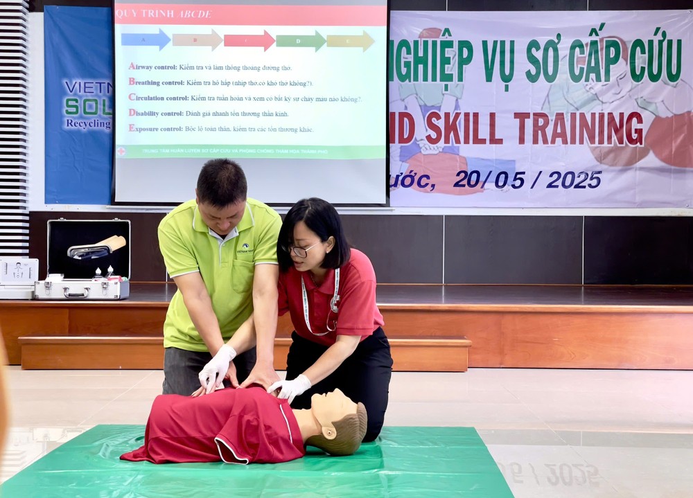 Cấp cứu tại chỗ - Kỹ năng sống còn được VWS chú trọng huấn luyện 4 z6619663127182 b69a15b85097b5c0293511845673a1aa 8705 1623