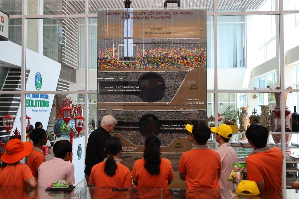 Học sinh Trường Quốc tế Singapore (SIS) tham quan công nghệ xử lý chất thải hiện đại tại VWS 4 508551988 1113795570776235 5012354029991477202 n