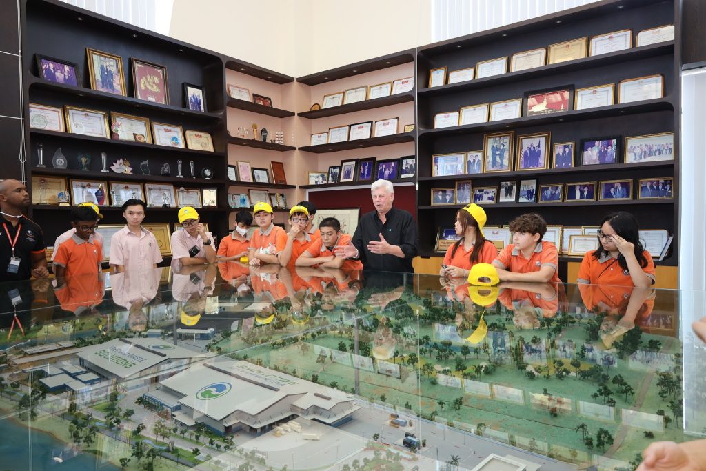 Học sinh Trường Quốc tế Singapore (SIS) tham quan công nghệ xử lý chất thải hiện đại tại VWS 2 510558639 1113795527442906 2965765146230928077 n