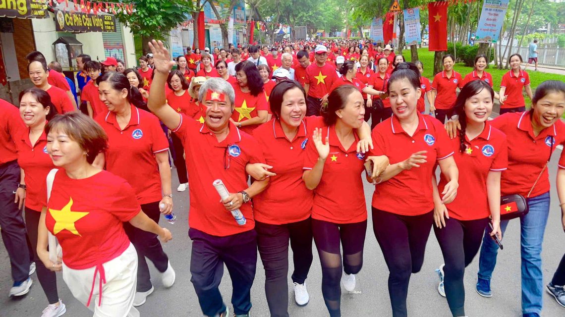 VWS đi bộ đồng hành ủng hộ Quỹ vì người nghèo phường Tân Định 1 z7007600880055 e26d96eea1b7adb1e035251de3bf59b9