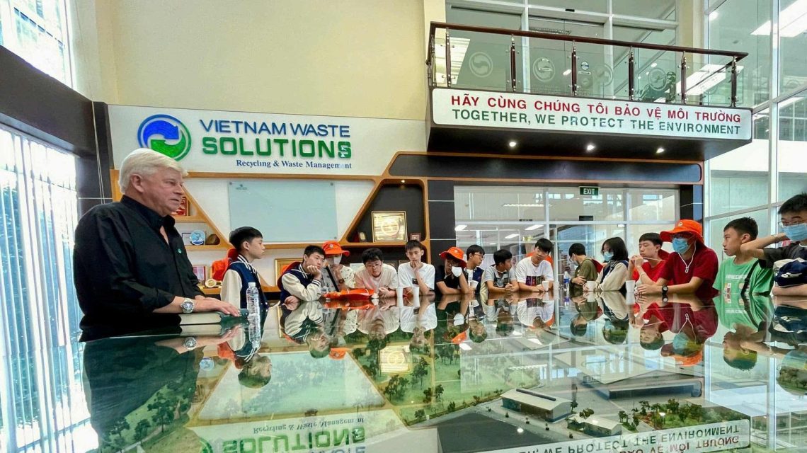 Học sinh, sinh viên thích thú với hành trình “tái sinh” của rác thải tại VWS 1 tai sinh 4 voh 203011