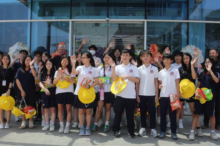 Học sinh Bắc Mỹ tham quan VWS