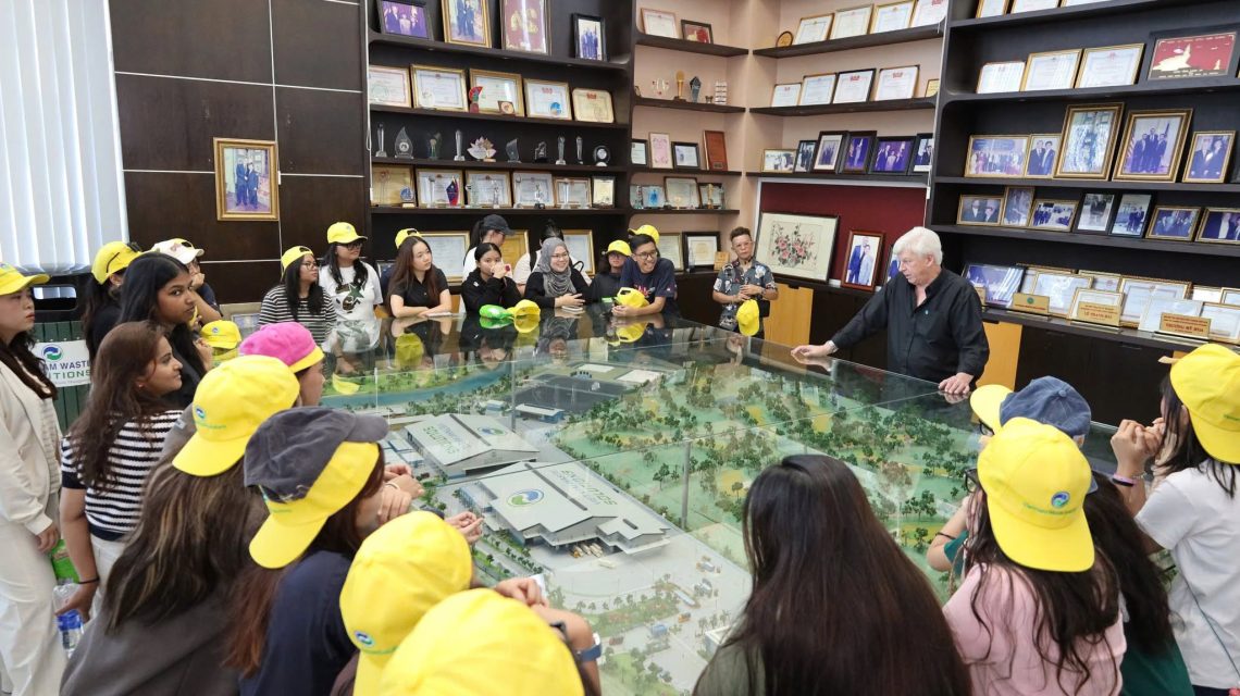 VWS Đón Đoàn Sinh Viên Cộng Đồng Kampong Glam (Singapore) Đến Tham Quan Khu Liên Hợp Đa Phước 1 733882210 1407893158053854 3488431824490636620 n