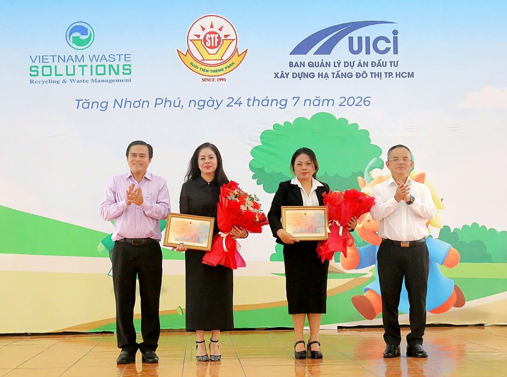 VWS - ĐỒNG HÀNH CÙNG HĐND TPHCM MANG NIỀM VUI ĐẾN CHO CÁC CON EM HỌC SINH TIÊU BIỂU 8 752740813 1035100545681495 8004038719525376196 n