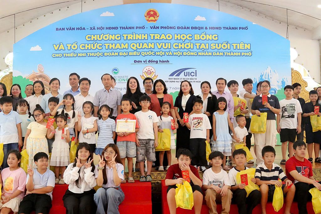 VWS - ĐỒNG HÀNH CÙNG HĐND TPHCM MANG NIỀM VUI ĐẾN CHO CÁC CON EM HỌC SINH TIÊU BIỂU 3 753237001 1071779945528842 1450301156803227030 n