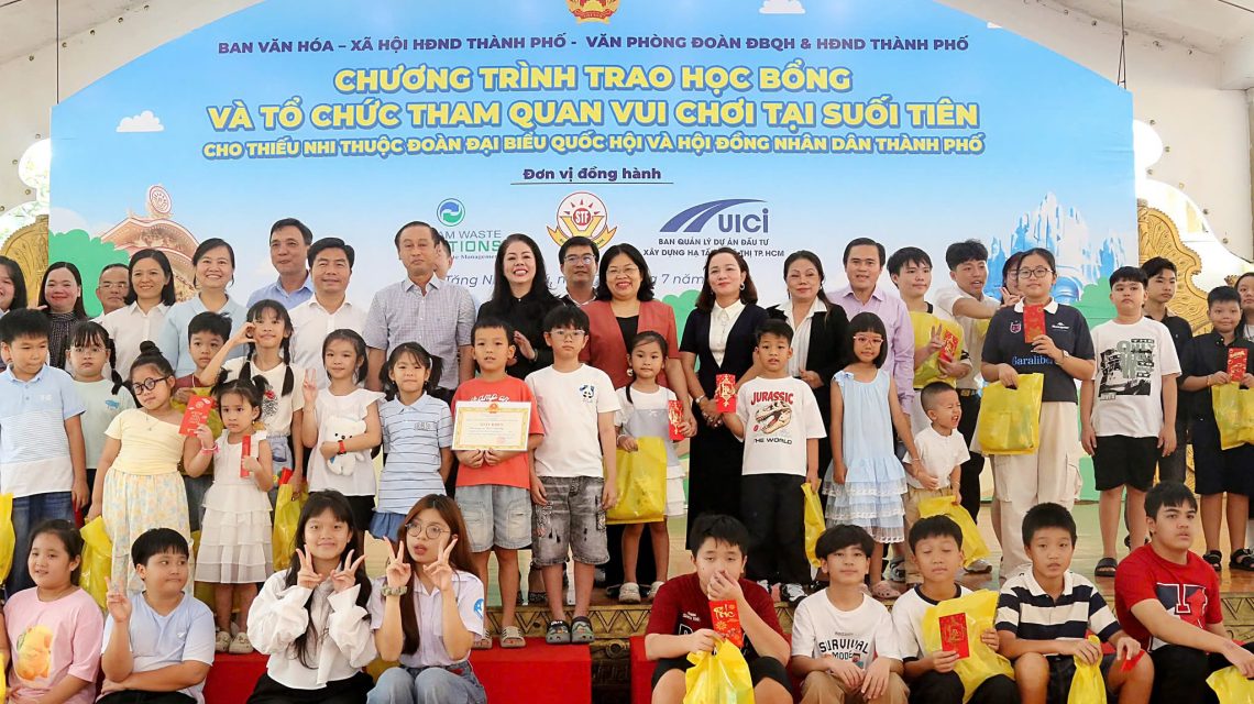 VWS - ĐỒNG HÀNH CÙNG HĐND TPHCM MANG NIỀM VUI ĐẾN CHO CÁC CON EM HỌC SINH TIÊU BIỂU 1 753237001 1071779945528842 1450301156803227030 n