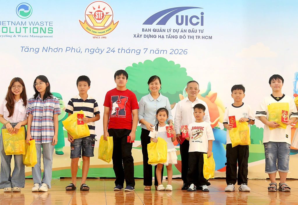 VWS - ĐỒNG HÀNH CÙNG HĐND TPHCM MANG NIỀM VUI ĐẾN CHO CÁC CON EM HỌC SINH TIÊU BIỂU 5 753319928 1010585668461955 8074919771236192097 n