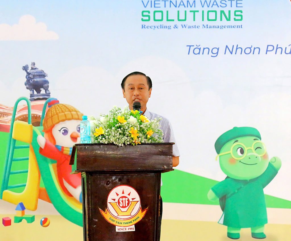 VWS - ĐỒNG HÀNH CÙNG HĐND TPHCM MANG NIỀM VUI ĐẾN CHO CÁC CON EM HỌC SINH TIÊU BIỂU 2 753328987 1355940659828369 4300698349191854954 n