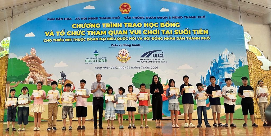 VWS - ĐỒNG HÀNH CÙNG HĐND TPHCM MANG NIỀM VUI ĐẾN CHO CÁC CON EM HỌC SINH TIÊU BIỂU 7 753662766 1733945114315009 163399710634592171 n