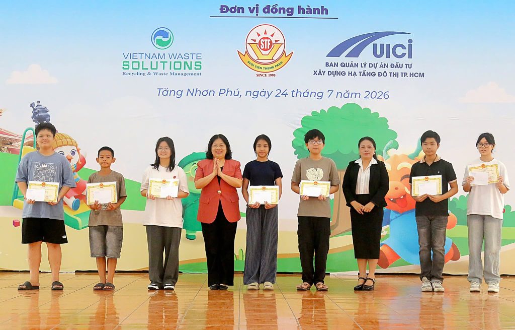 VWS - ĐỒNG HÀNH CÙNG HĐND TPHCM MANG NIỀM VUI ĐẾN CHO CÁC CON EM HỌC SINH TIÊU BIỂU 6 754057399 1076613131460987 7648758141967105090 n