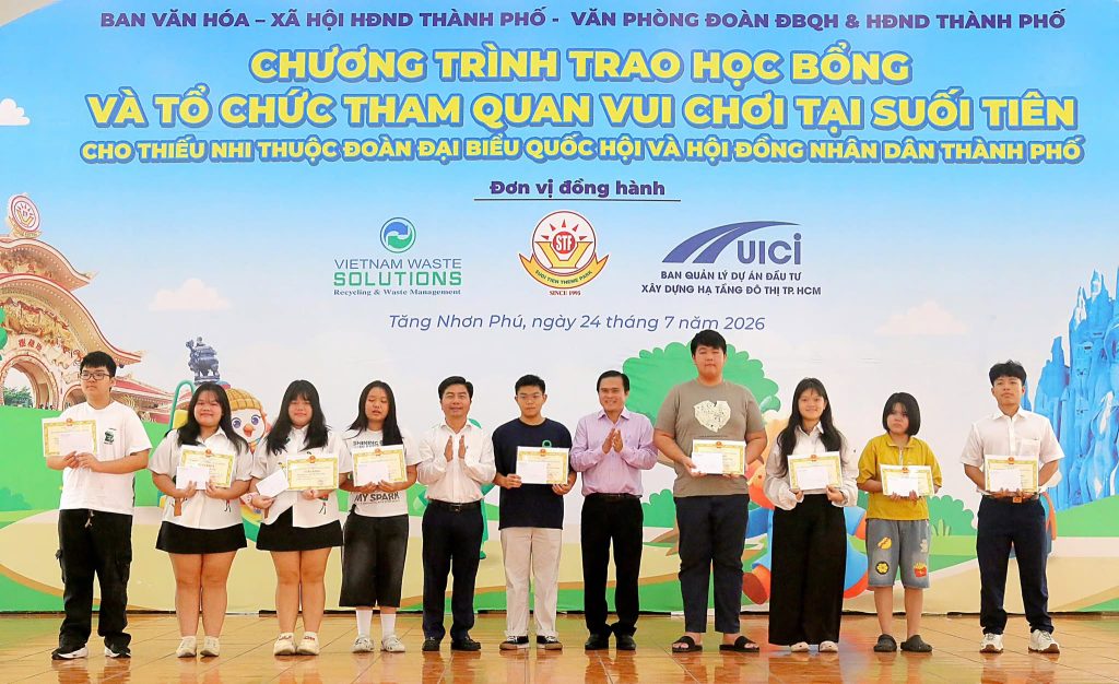 VWS - ĐỒNG HÀNH CÙNG HĐND TPHCM MANG NIỀM VUI ĐẾN CHO CÁC CON EM HỌC SINH TIÊU BIỂU 4 754849391 1021849324078892 2958558543196243713 n