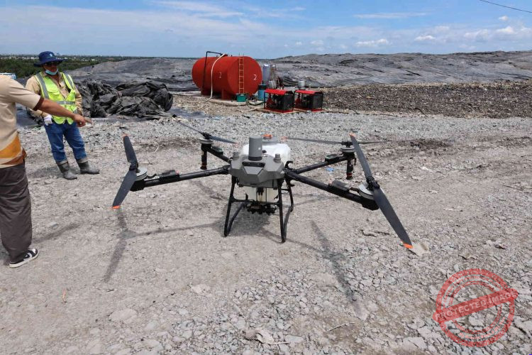 Drone cong nghiep giua cong truong rong lon